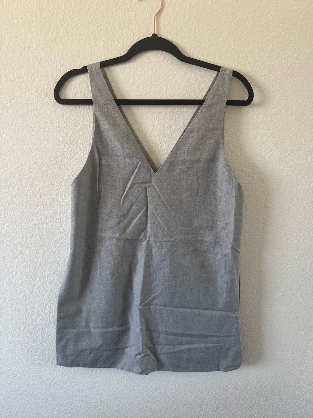 Finders Keepers Gray V-Neck Sleeveless Tunic